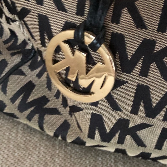 Michael Kors cloth satchel handbag signature logo - Picture 4 of 10